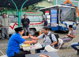 Ngabuburit Produktif Ala Polres Gresik! Bisa Perpanjang SIM Sekalian Dapat Takjil Gratis