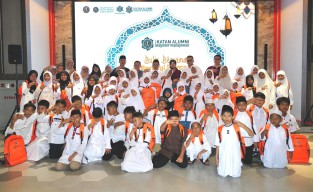 Senyum Anak Yatim Warnai Buka Puasa Alumni MM UC Surabaya