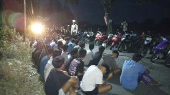 Polisi Bubarkan Balap Liar di Plosoklaten Kediri, 75 Motor Diamankan