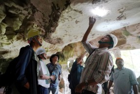SIG Jaga Lukisan Purbakala Tertua Dunia di Tengah Lahan Tambang