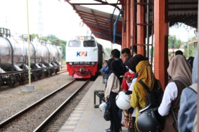 Truk vs KA Blambangan Ekspres di Probolinggo: Jadwal Kereta Surabaya Telat Berjam-jam