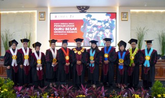 Ubaya Kukuhkan 10 Guru Besar, Perkuat Riset dan Inovasi