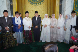 Khofifah, Emil Dardak dan Mensos Gus Ipul Ikuti Salat Id di MAS