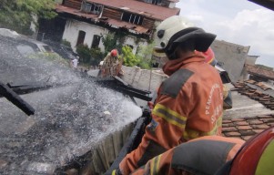 Ditinggal Kerja, Rumah di Wonokromo Hangus Terbakar