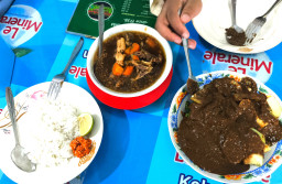 Lezatnya Rujak Cingur Legendaris Berusia 87 Tahun di Surabaya