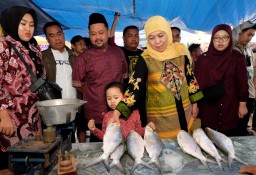 Lestarikan Tradisi Riyayan, Gubernur Khofifah Undang Warga ke Grahadi dan Rumahnya
