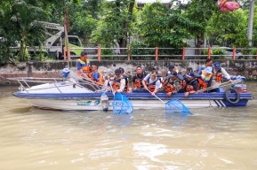 PDAM Surabaya Galakkan Indonesia Asri Saat Bersih Sungai Kalimas
