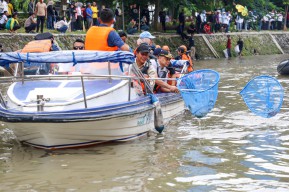 FOTO: Menteri Lingkungan Hidup Bersih Sungai Surabaya