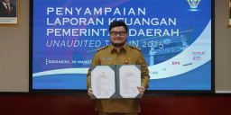 Mas Dhito Serahkan LKPD Kabupaten Kediri Unaudited Tahun 2025 ke BPK Jatim