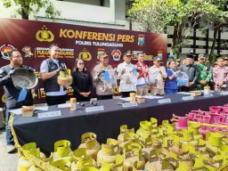 Polres Tulungagung Bongkar Kasus Oplos Gas Yang Sebabkan Kelangkaan LPG Subsidi