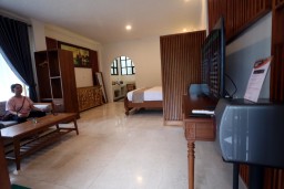 Staycation Unik di Malang, Menikmati Musik Kualitas Studio di Tengah Sawah