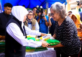 Gubernur Khofifah Hadirkan Pasar Murah di Pare Kediri, Jaga Daya Beli Masyarakat