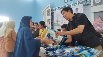 Operasi Pasar Murni di Burengan Kota Kediri Diserbu Emak-Emak