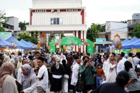 Pasar Rakyat EcoFest UMSURA: Belanja Tanpa Plastik, Berhadiah Umrah