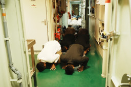 Lebaran di Samudra, Awak KRI REM-331 Salat Id di Jervis Bay Australia