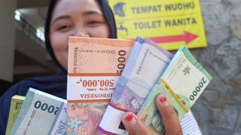 Antusiasme Warga Tulungagung Tukar Uang Baru di Layanan Mobil Keliling Bank BI
