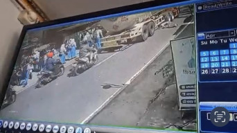 Pria di Kediri Tiba-tiba Masuk Kolong Truk Pertamina, Depresi Ditinggal Ibu Meninggal
