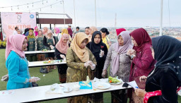 Seru! Ibu-Ibu Sidoarjo Masak Bahan Misteri di Hari Kartini