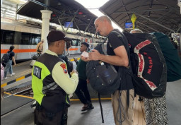 KAI Daop 8 Surabaya Layani Ribuan Turis Asing Saat Libur Lebaran