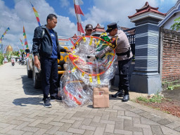 Balon Udara Berisi Petasan Jatuh dan Rusak Rumah Warga di Tulungagung