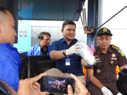Sempat Kabur, Kurir Sabu 1 Kg Kemasan Teh Cina Diringkus BNNP Jatim