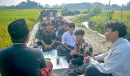 Dari Pinggir Sawah, Pelajar Jabon Sidoarjo Lawan Krisis Moral