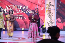 Ning Ghyta Curi Perhatian di Anugerah Puspa Bangsa 2026 dengan Batik Khas Jember