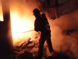Gudang Penyimpanan Elektronik di Rumah Warga Dupak Surabaya Terbakar