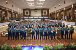 Bangun Mental Petarung , Pangkoarmada II Ikuti Pengarahan Strategis TNI AL