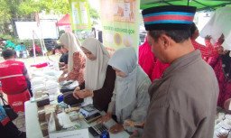 Persiapan Haji 2026: Calon Jamaah Asal Lamongan Serbu Penukaran Uang Riyal
