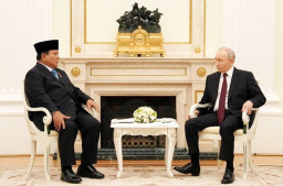 Dari Kremlin ke Dunia, Memahami Manuver Indonesia di Tengah Pusaran Global