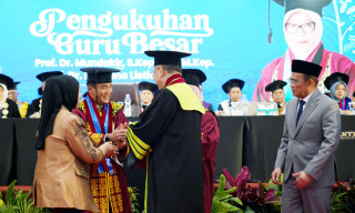 Umsura Kukuhkan Guru Besar Keperawatan, Usung Konsep Holistik