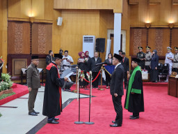 Syaifuddin Zuhri Resmi Dilantik Ketua DPRD Surabaya