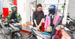BBM Gratis untuk 150 Ojol Warnai HUT Surabaya ke-733