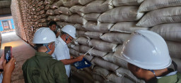 Komisi VIII DPR RI Cek Stok dan Pengelolaan Beras di Gudag Bulog Kediri