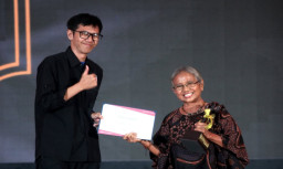 Mengenal Enny Nuraheni, Srikandi Foto Jurnalistik Peraih APFI Lifetime Award
