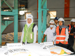 Gubernur Khofifah Optimistis Produktivitas Gula Jatim Terus Meningkat