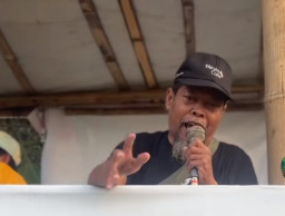 Menabung 14 Tahun, Komentator Sepak Bola Tarkam Asal Jember Berangkat Haji