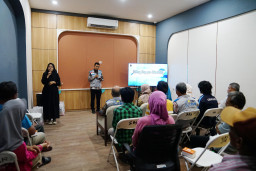 YBM PLN UP3 Surabaya Selatan Salurkan Bantuan untuk Pekerja Disabilitas