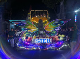 SIER Pamerkan Mobil Hias Kupu-Kupu Robotik Raksasa di Surabaya Vaganza 2026