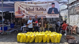 Cara Politisi Gerindra Surabaya Berbagi Kebahagiaan dengan Ojol Moment Idul Adha