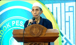 Pesan Kiai Zuhri Zaini, Alasan Logis Mengapa Makan Harus Pakai Tangan Kanan