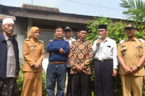 Mbak Vinanda Serahkan Bantuan Bedah Rumah Baznas Kota Kediri
