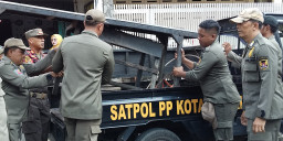 Tim Gabungan Tertibkan PKL di Trotoar Jalan Sam Ratulangi Kota Kediri