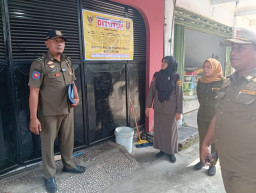 Satpol PP Tutup Outlet 23 HWG di Kota Kediri, Tak Punya Izin Jual Minuman Keras