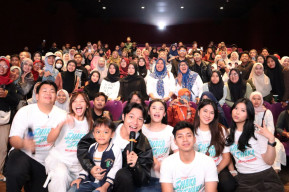 Hadir di Gresmall Gresik, Pemeran "Shaka Oh Shaka" Disambut Meriah Penggemar
