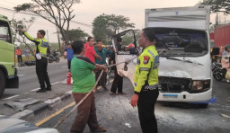 Diduga Karena Lalai, Tabrakan Beruntun Libatkan 3 Kendaraan Terjadi di Lamongan