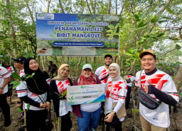 Peduli Lingkungan, BPJS Ketenagakerjaan Gresik Tanam 1.437 Bibit Mangrove
