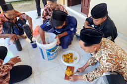 Ecoton Edukasi Santri Jember soal Deforestasi, Mikroplastik, dan Zero Waste