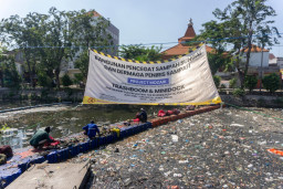 Surabaya Jadi Percontohan Program Indonesia - UEA Cegah Sampah Plastik ke Laut